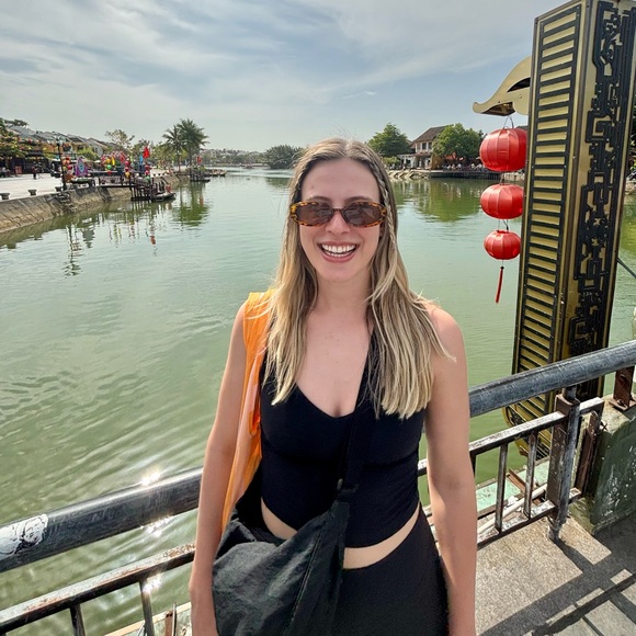 Meet your Posher, Ainsley - Picture 1 of 1